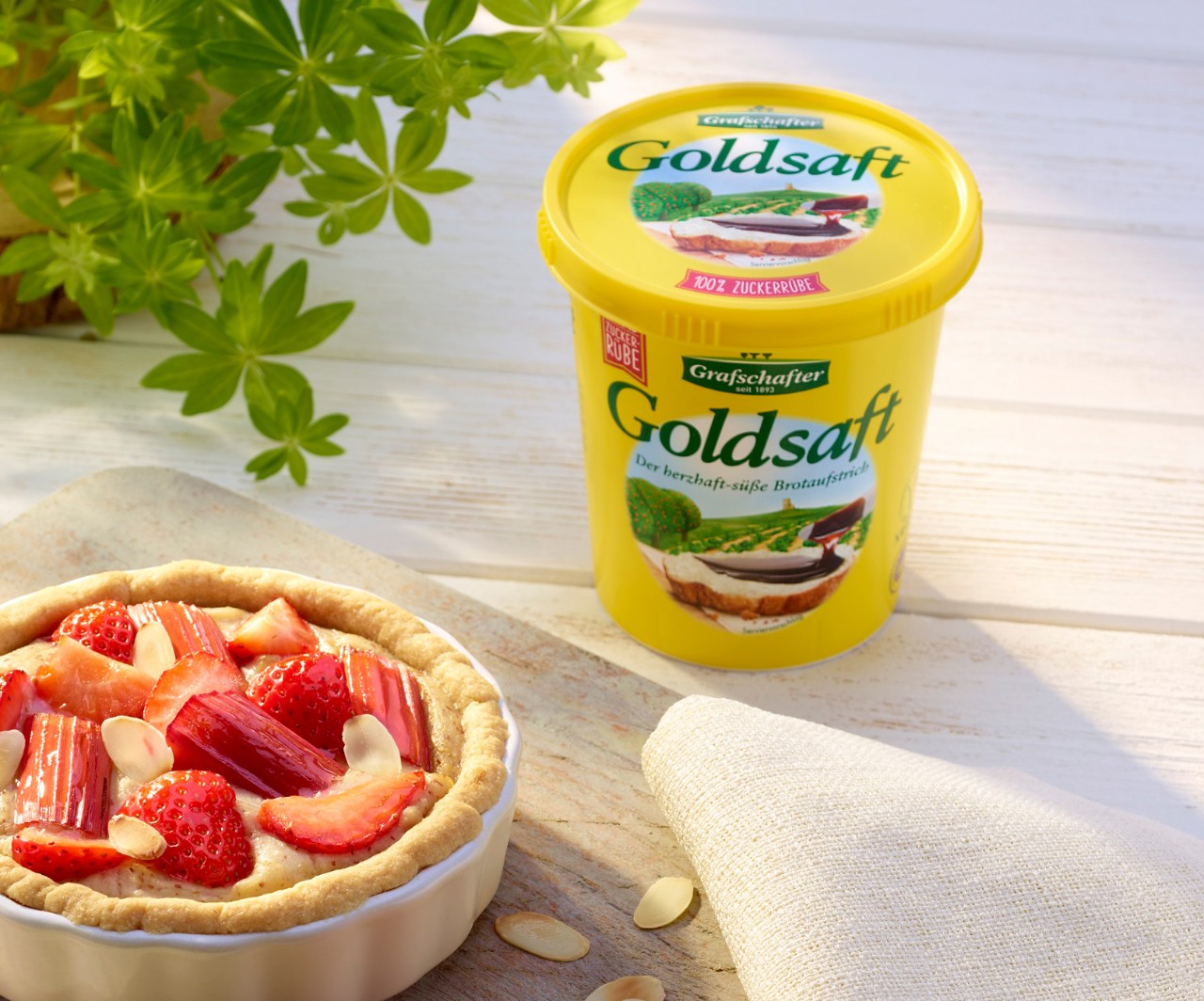 Zuckerrübensirup in gelben Bechern - das Markenzeichen der Grafschafter Krautfabrik (Bild: Grafschafter Krautfabrik)