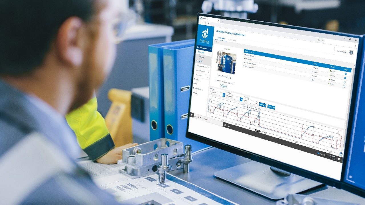 Man Reviewing iCue Dashboard