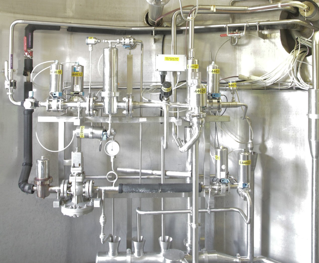 Filter system in the tank room