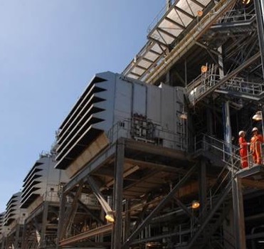 At the LNG plant, 720 pairs of Donaldson filters provide clean air to six LM2500 G4 gas turbines.