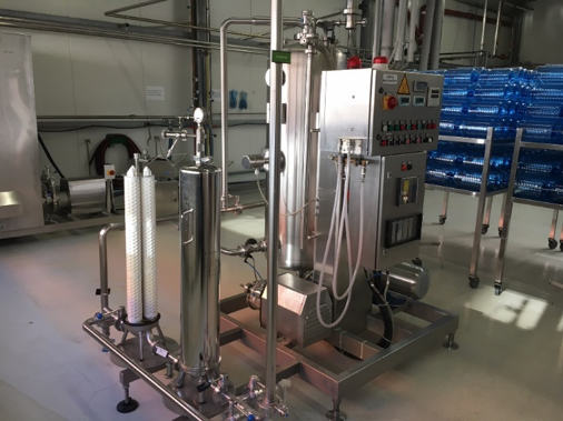 Figure 3: The 30" LifeTec pre filters (1.2 micron) in the open process filter housing; behind a closed filter housing with 30" LifeTec afterfilters (0.2 micron).