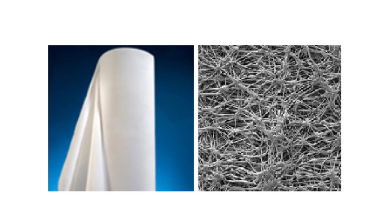 Figure 2 : Les membranes avec ePTFE, affichées à gauche sous forme de rouleau et agrandies 5 000 fois au microscope électronique à balayage (MEB) à droite, offrent une protection contre les infiltrations, mais permettent aux gaz de traverser.