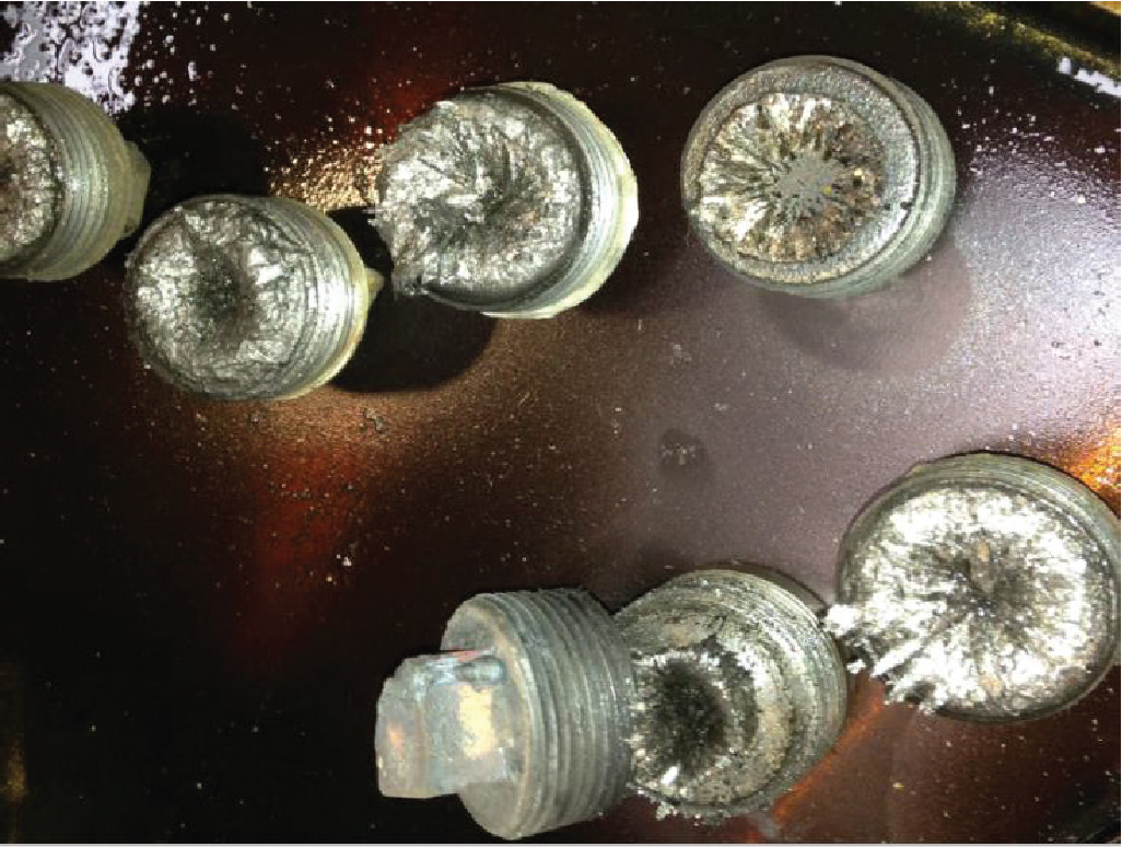 Contaminazione catturata da tappi magnetici.