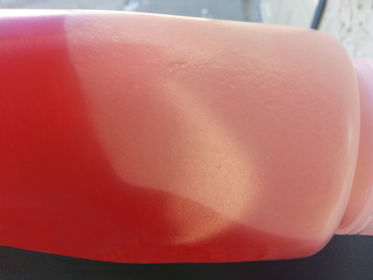 Gasolio estivo a -29 °C / -20 °F senza additivo per migliorare la fluidità a freddo. Più della metà del diesel è diventato paraffina solida. L'additivo per flusso a freddo non modifica la quantità di solidi o la temperatura alla quale si formano i solidi. Vedere strategia 6.