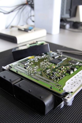 Jednostka sterująca elektryką samochodową 